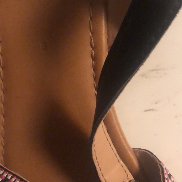 Never worn youth size 6 or women’s 8 sandals - Picture 3 of 5